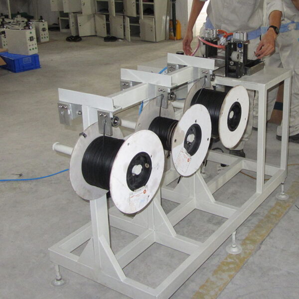 Máy cắt dây buộc sản phẩm