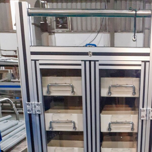 Alternative view of Tủ đựng master