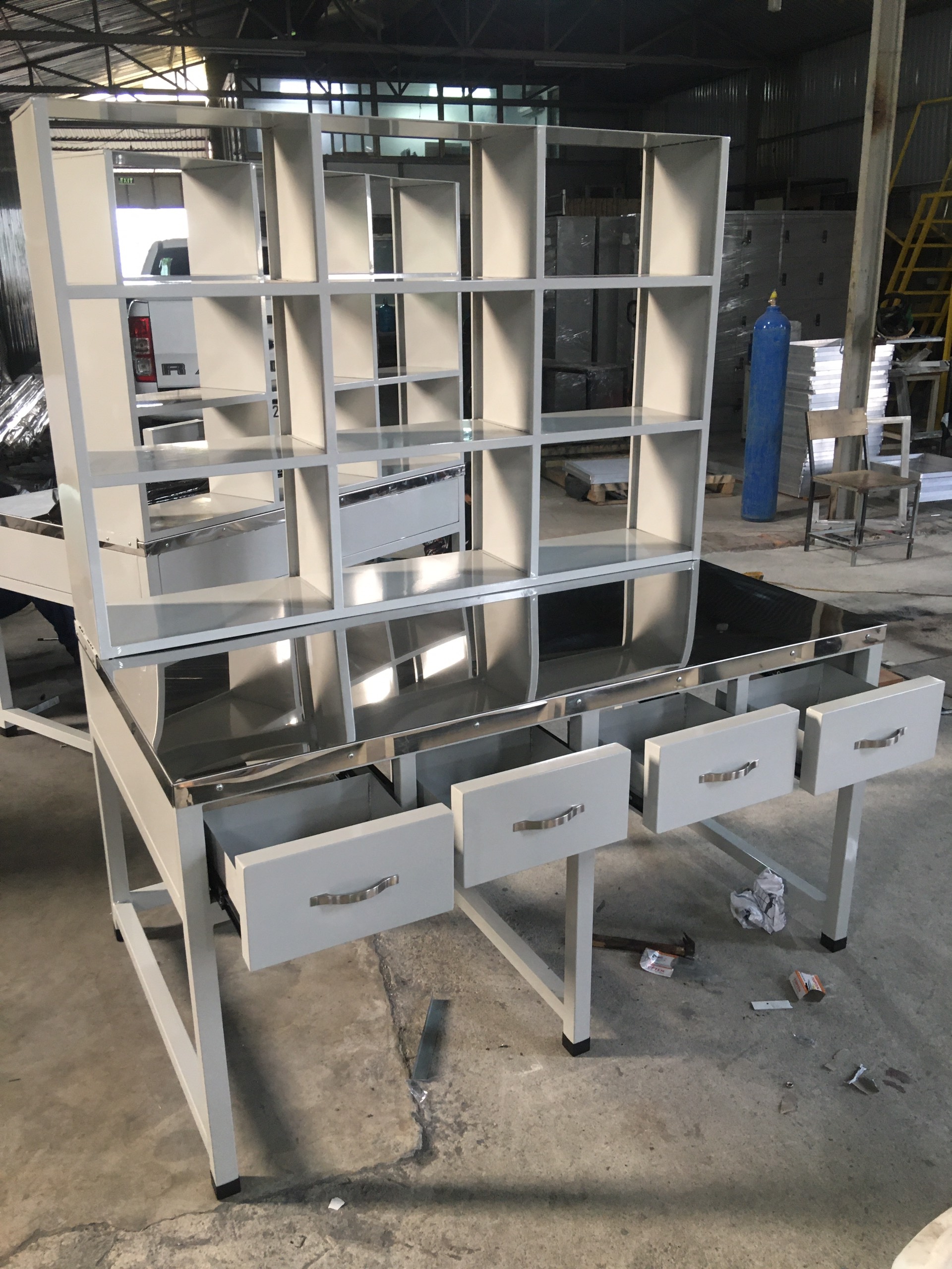 Tủ rack, kệ inox, xe đẩy mặt bàn xoay – CÔNG TY TNHH KỸ THUẬT CÔNG NGHỆ HNT