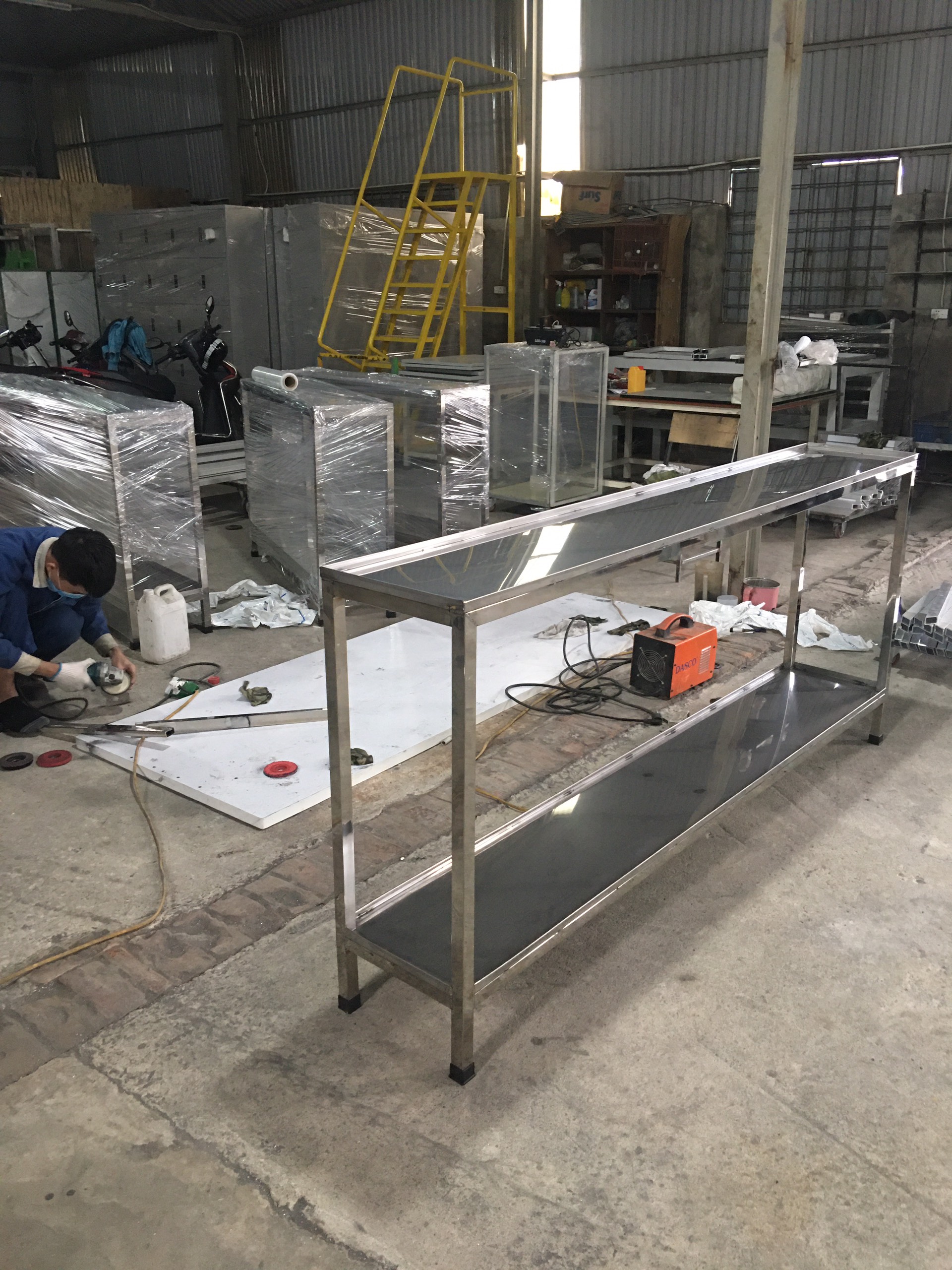 Tủ rack, kệ inox, xe đẩy mặt bàn xoay – CÔNG TY TNHH KỸ THUẬT CÔNG NGHỆ HNT