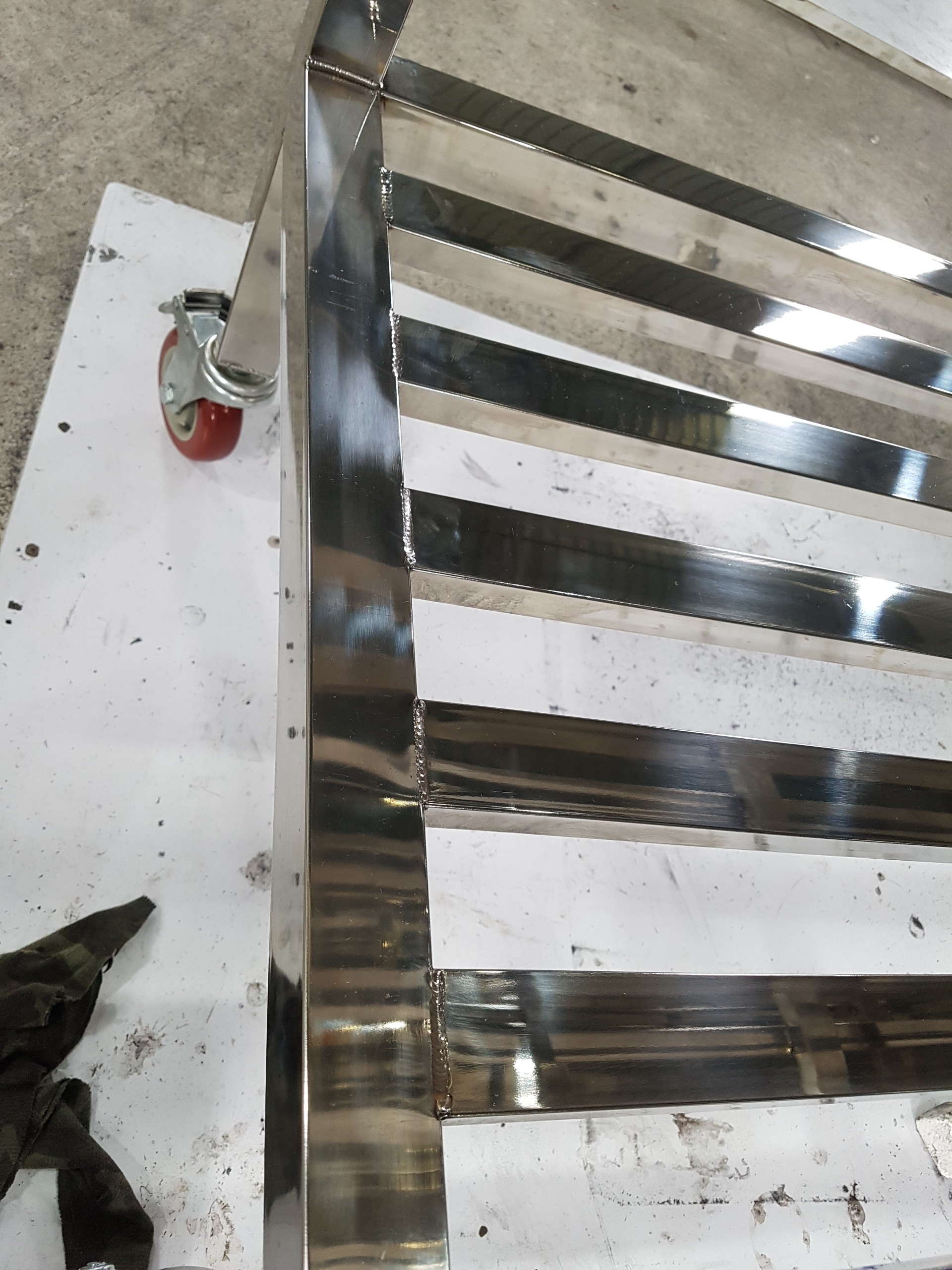 Tủ rack, kệ inox, xe đẩy mặt bàn xoay – CÔNG TY TNHH KỸ THUẬT CÔNG NGHỆ HNT