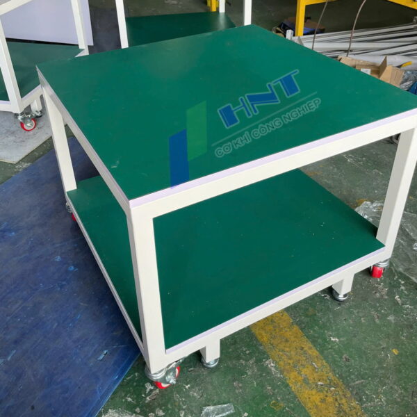 Bàn thao tác khung thép sơn tĩnh điện mặt ESD có bánh xe