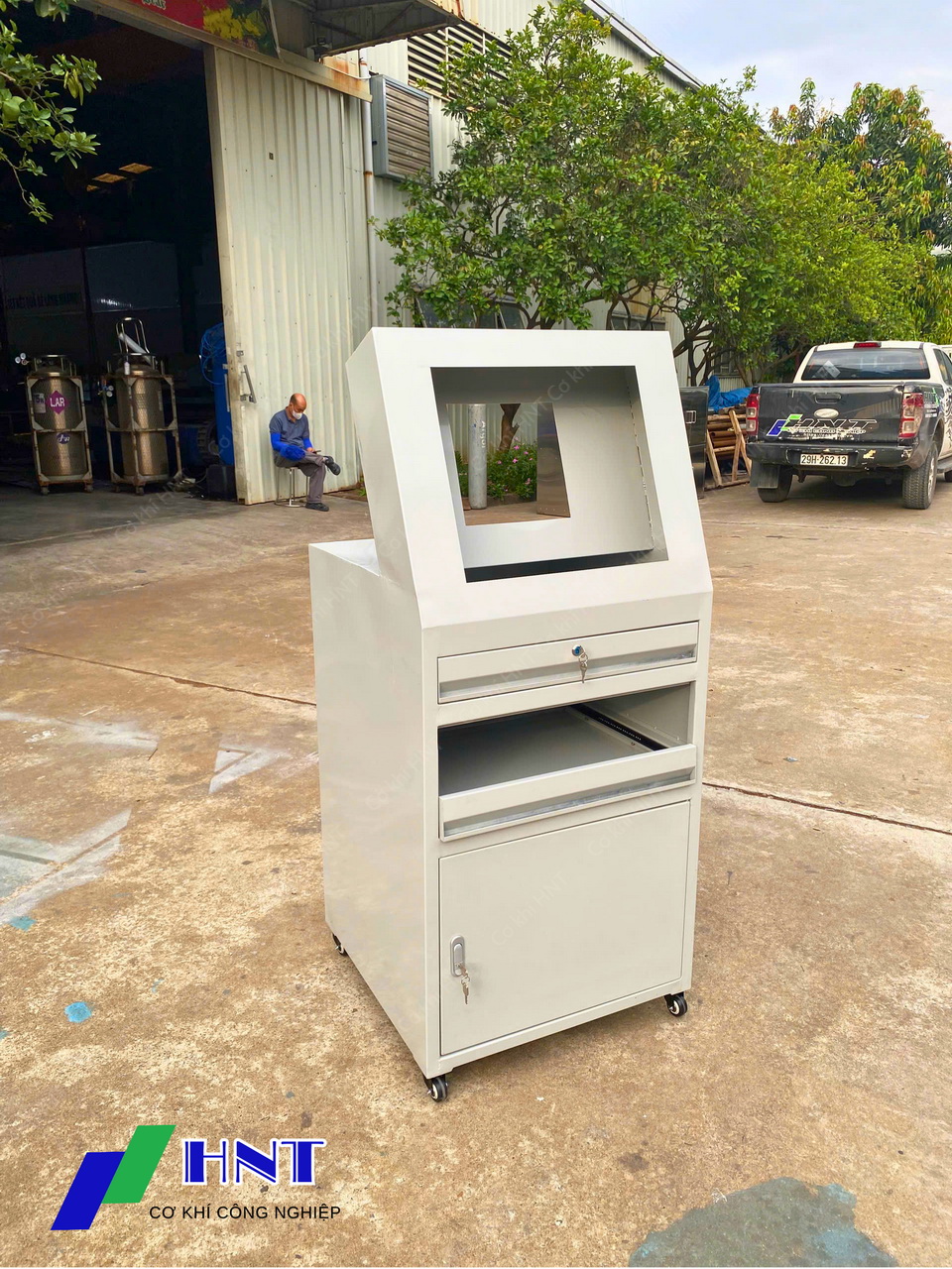 Tủ để máy công nghiệp có khoang màn hình HNT - Ảnh 2